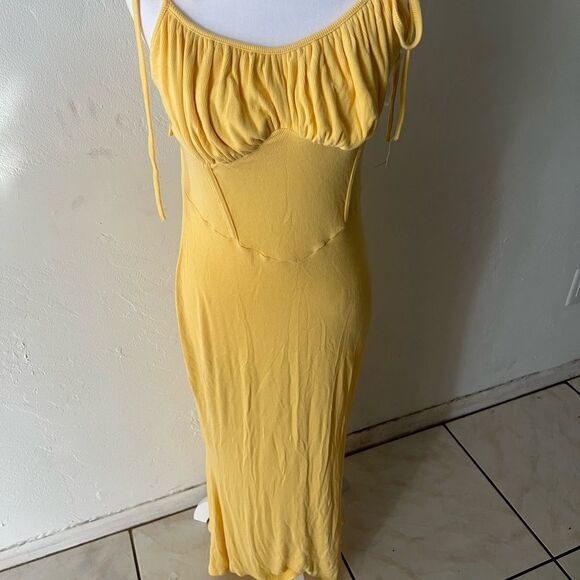 Yellow Sleeveless Dress - Picture 2 of 6